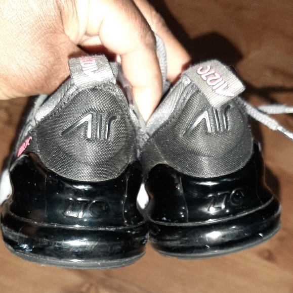 Nike airmax 270 (GS) girls 12c - Picture 3 of 7